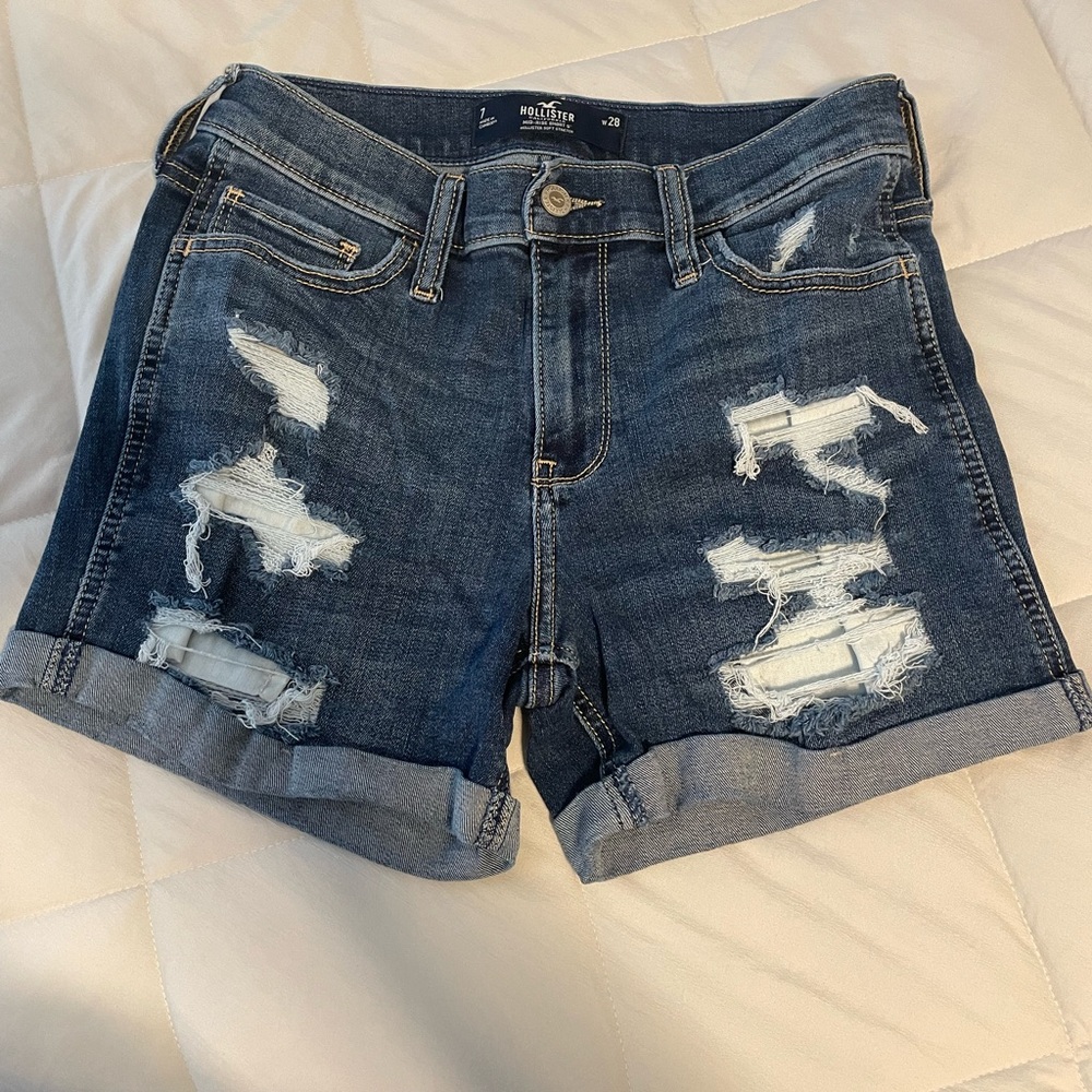 MID-RISE SHORT 5*
HOLLISTER SOFT STRETCH SIZE 7